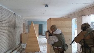 Тренировка по зачистке помещения. Особенности работы в -20