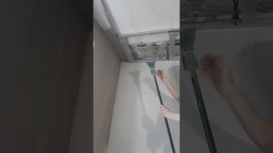 Как легко и быстро убрать с потолка побелку, краску или шпатлевку