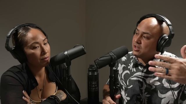 Tulsi Gabbard, Gabrielle Reece, NEWS, YouTube Comments - Hawaii Real Estate Agents React смотреть онлайн