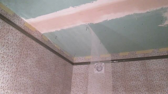 Как смонтировать потолок из гипсокартона + шпаклёвка,  когда  на стены  уже приклеена  плитка!