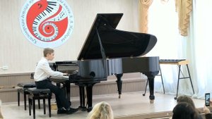 В. Косенко - "Мелодия", У. Гиллок - "Призрачный всадник". Исполняет Белокуров Иван