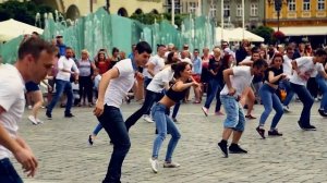 The biggest bachata flash mob! [Deja vu - Shakira & Prince Royce]