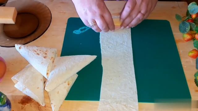 Треугольники из лаваша с колбасой и сыром! Быстрый ЗАВТРАК-ВКУСНО! смотреть онлайн