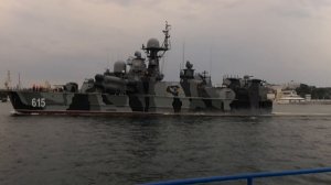 Ракетный корабль Бора входит на Севастопольский рейд 