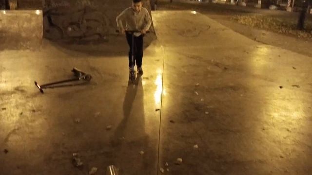 Топ 5 лёгких трюков на трюковом самокате. за 1 минуту!