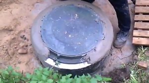 Установка и монтаж полимерного люка