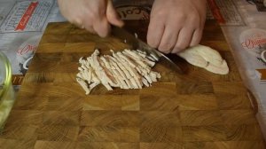 Фитнес салат с сельдереем,яблоком,отварной куриной грудкой и сыром,вкусно,дёшево и сытно.