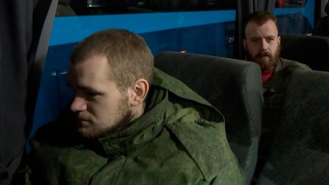 В Москву прибыли 50 российских военных, которых вызволили из украинского плена