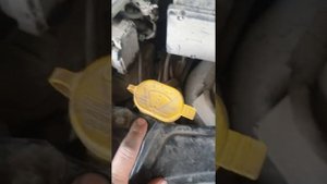 мерседес w203 снимаем бампер и бочек омывателя лобового. чистка бочка омывателя