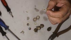 Нашёл не понятные радио детали. что они содержат?