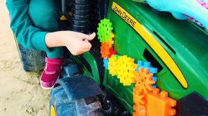 Лёва и весёлая история про трактор и динозавра