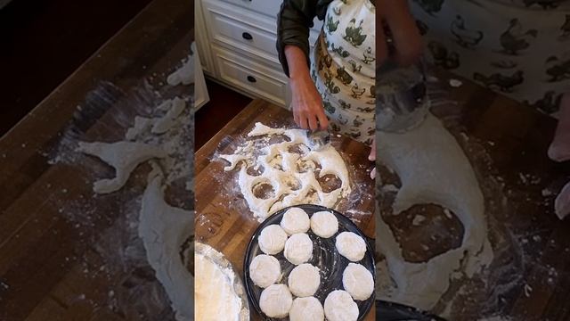 Let's make BRENDA GANTT BISCUITS смотреть онлайн