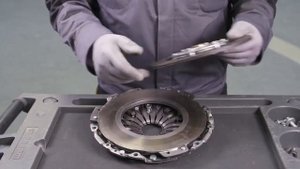 Демонтаж и монтаж сцепления с помощью инструмента DT-6263 на автомобилях Opel
