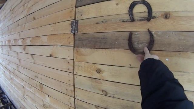 УТРО. ОБЫЧНЫЕ ХЛОПОТЫ. КАК НУЖНО ВЕШАТЬ ПОДКОВЫ. смотреть онлайн