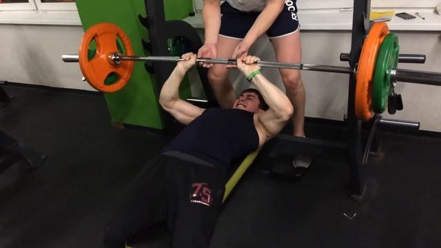 Трицепс. Жим штанги узким хватом 80 кг смотреть онлайн