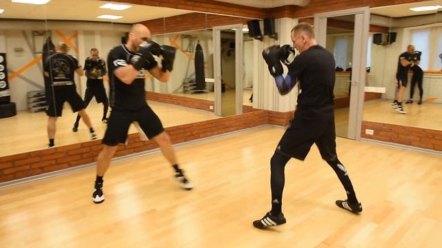 Бокс. Двойка. Левый прямой в голову, правый прямой в корпус. Школа бокса А. Заикина. смотреть онлайн