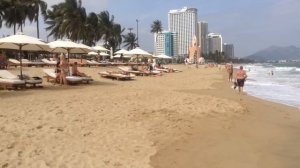 Вьетнам. Пляж Нячанга в январе.