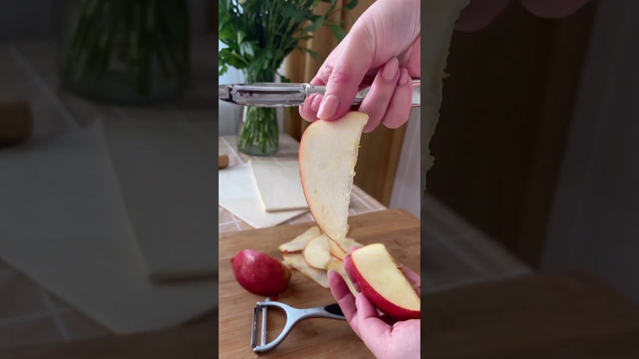 Розочки с корицей из слоеного теста и яблок