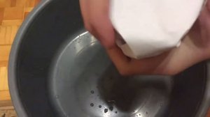 Опыт. Физика 7 класс. Атмосферное давление. Налейте в стакан воды.