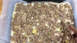 Пирог из рыбной консервы с картофелем и луком