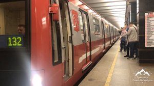 Метро-Поезд 81-723.1 "Юбилейный-Красный" следует Резервом