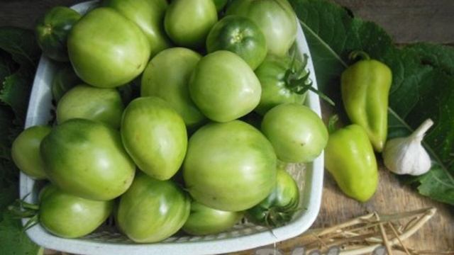 Квашеные зеленые помидоры в банках на зиму