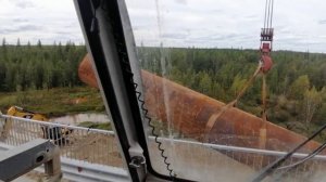 автокран 25т челябинец поднятие трубы 8 тонн   с моста