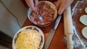 Мясной пирог "Хризантема". Готовьте сразу несколько - одного не хватит.