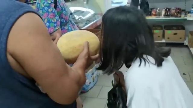 ПАПА ГОТОВИТ ВКУСНЫЕ БАКЛАЖАНЫ/ СОБИРАЕМ УРОЖАЙ / ГОТОВИМ ЕДУ МАМЕ @ShindrMindr_Official