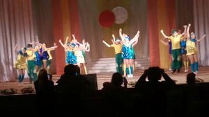 Танец "Тролли"