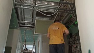 Как своими руками установить люк под покраску в гипсокартонный  каркас потолка .