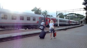 Поезд 102 Адлер-Москва на станции Хоста.
