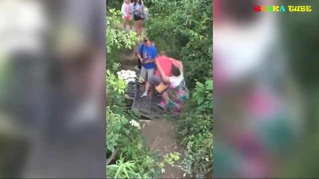 Курьёзы, приколы с людьми, падения. смотреть онлайн