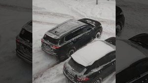 Chery Exeed VX против небольшого сугроба