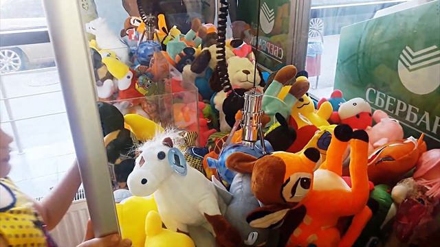 АВТОМАТ С ИГРУШКАМИ ХВАТАЙКА или сколько игрушек можно выиграть за 5 попыток