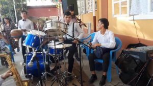 Гр Шоми Чавонон  навозиш бо скрипка музькаи пасито