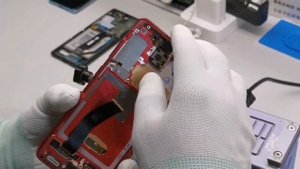 Замена разбитого стекла Samsung S20. Качественная переклейка стекла, как с завода.