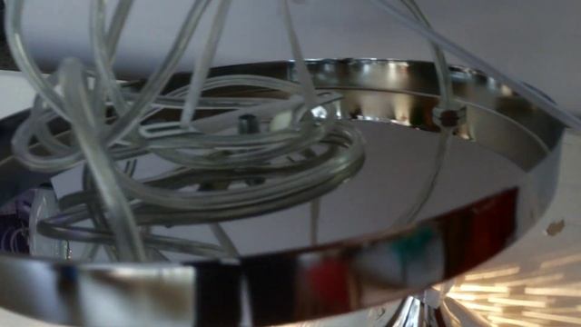 Как светит люстра 3 лампы 3 зеркальных плафона шар! смотреть онлайн