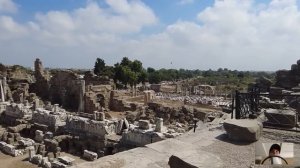 Решив проверить бедного жениха-хирурга, богачи оделись нищими и пришли к нему в клинику… Его ответ…