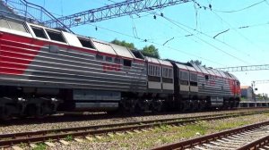 Тепловоз 2ТЭ25КМ-0434 резервом проследует станцию Столбовая