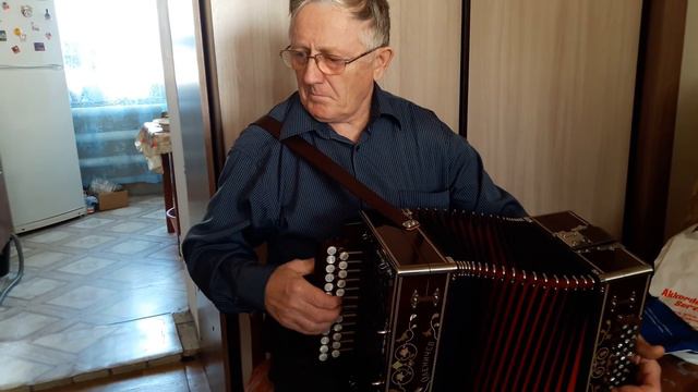 От людей на деревне не спрятаться (гармонь мастера Оленичева)