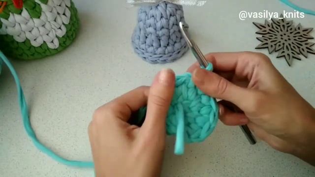 Новогодний колокольчик крючком. Вяжем из трикотажной пряжи. Новогодний декор