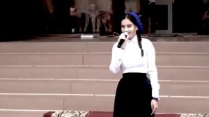 Чеченка поет про маму до слез