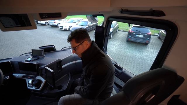 Größtes Full GFK Wohnmobil der Welt 2022: Vario Mobil Alkoven 950 Mercedes Actros. 4KW Solar! смотреть онлайн