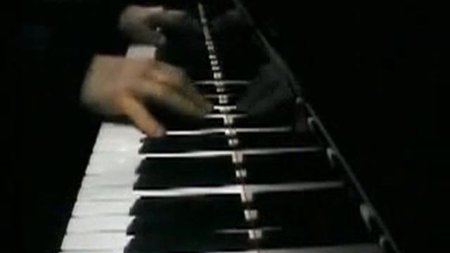 Элтон Джон (видеоклип) - I Want Love смотреть онлайн