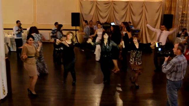 В РЕСТОРАНЕ "СТАРЫЙ ЗАМОК" смотреть онлайн