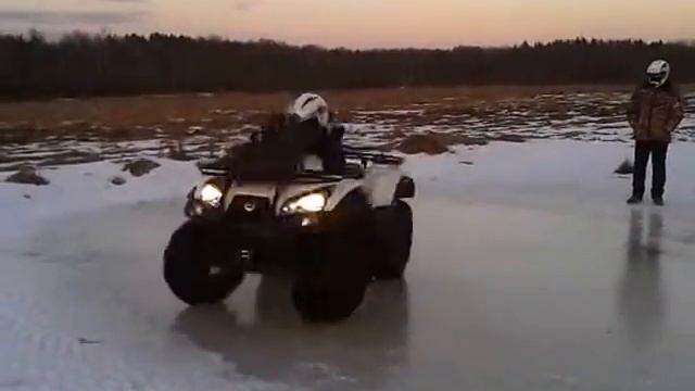 Ребёнок в 6 лет на квадроцикле. смотреть онлайн