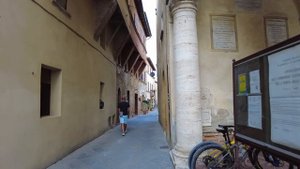 Pienza a beautiful village walking tour Italy - 4k video - Italian Val d'Orcia Tuscany views