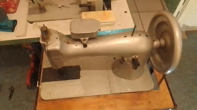 Швейная машина промышленная 23 АМ класса.