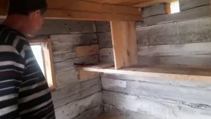 Построили сарай из шпалы для кур.Ставим повторно железо и витамины поросятам.Красивая осень!?